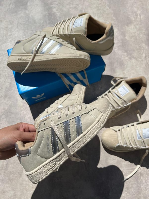 SUPERTAR BEIGE Y PLATA