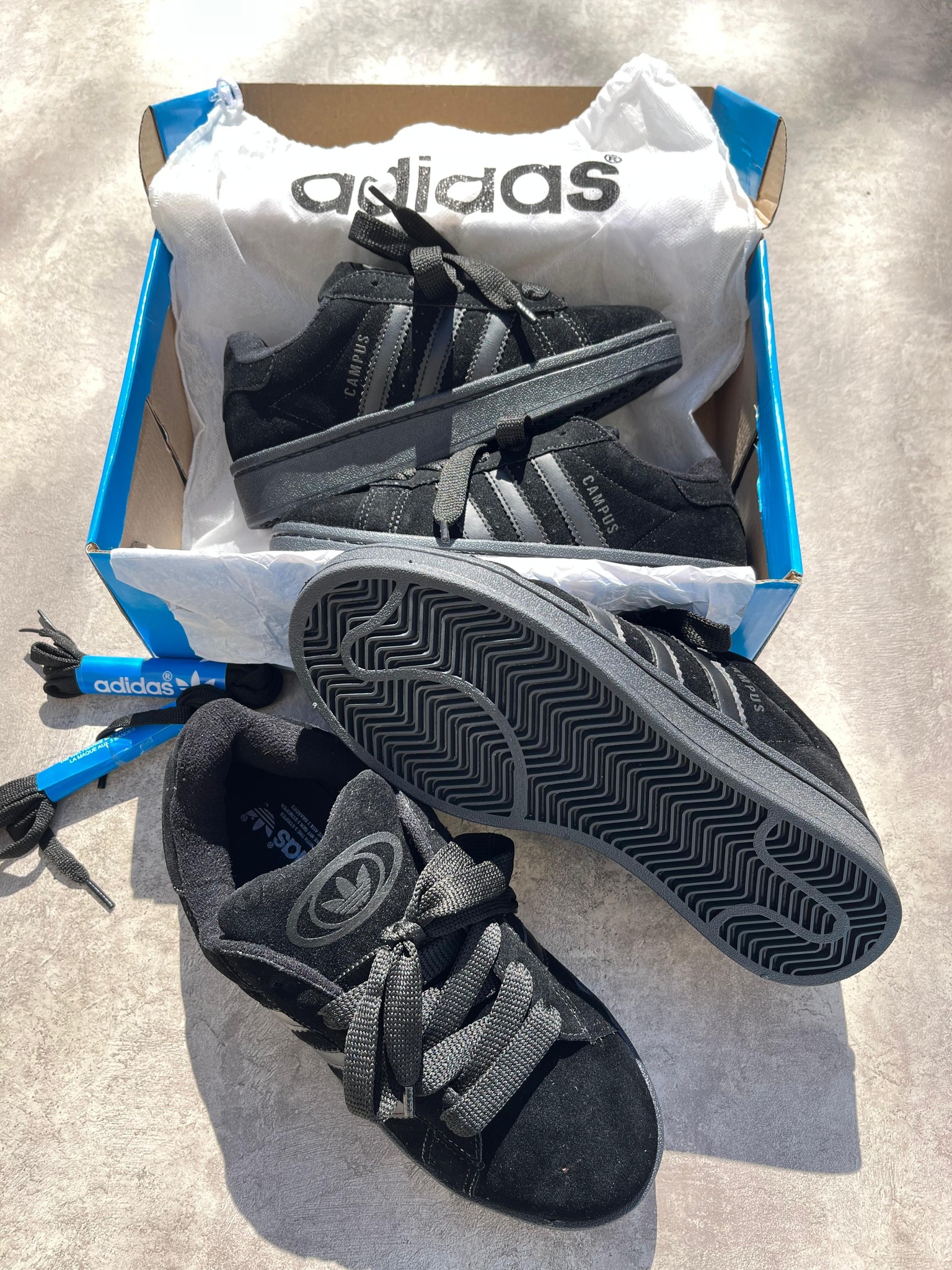 Detalle cordones Zapatillas TOTAL BLACK