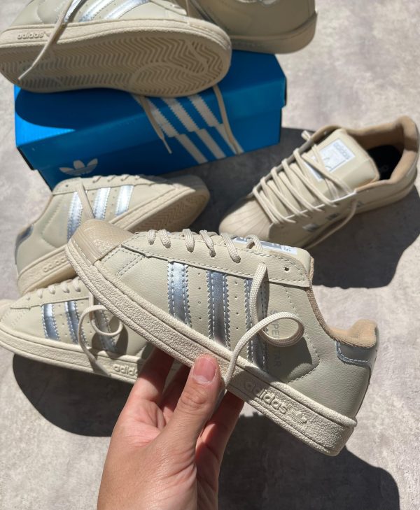 SUPERTAR BEIGE Y PLATA