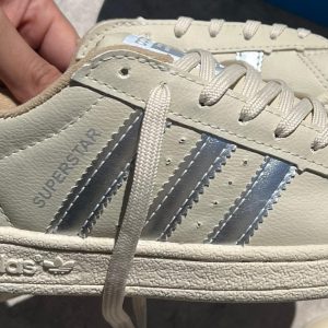 SUPERTAR BEIGE Y PLATA